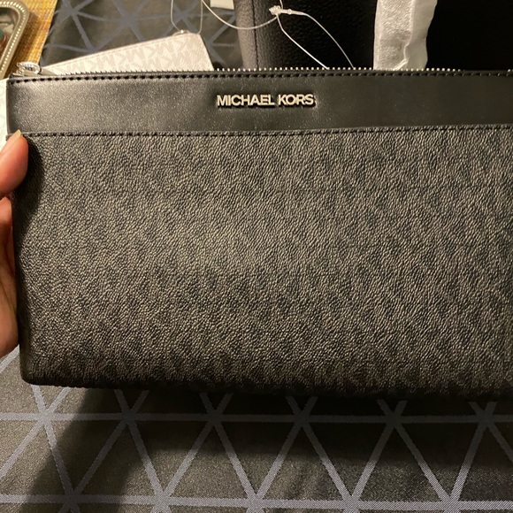 No longer available- Michael Kors kimberly 3 in one bag - Picture 5 of 16